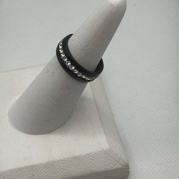 NWOT Size 5 1/2 Stainless steel with zircon eternity band - Picture 2 of 4